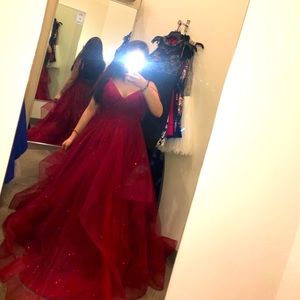 ♥️ RED WINDSOR PROM DRESS ♥️